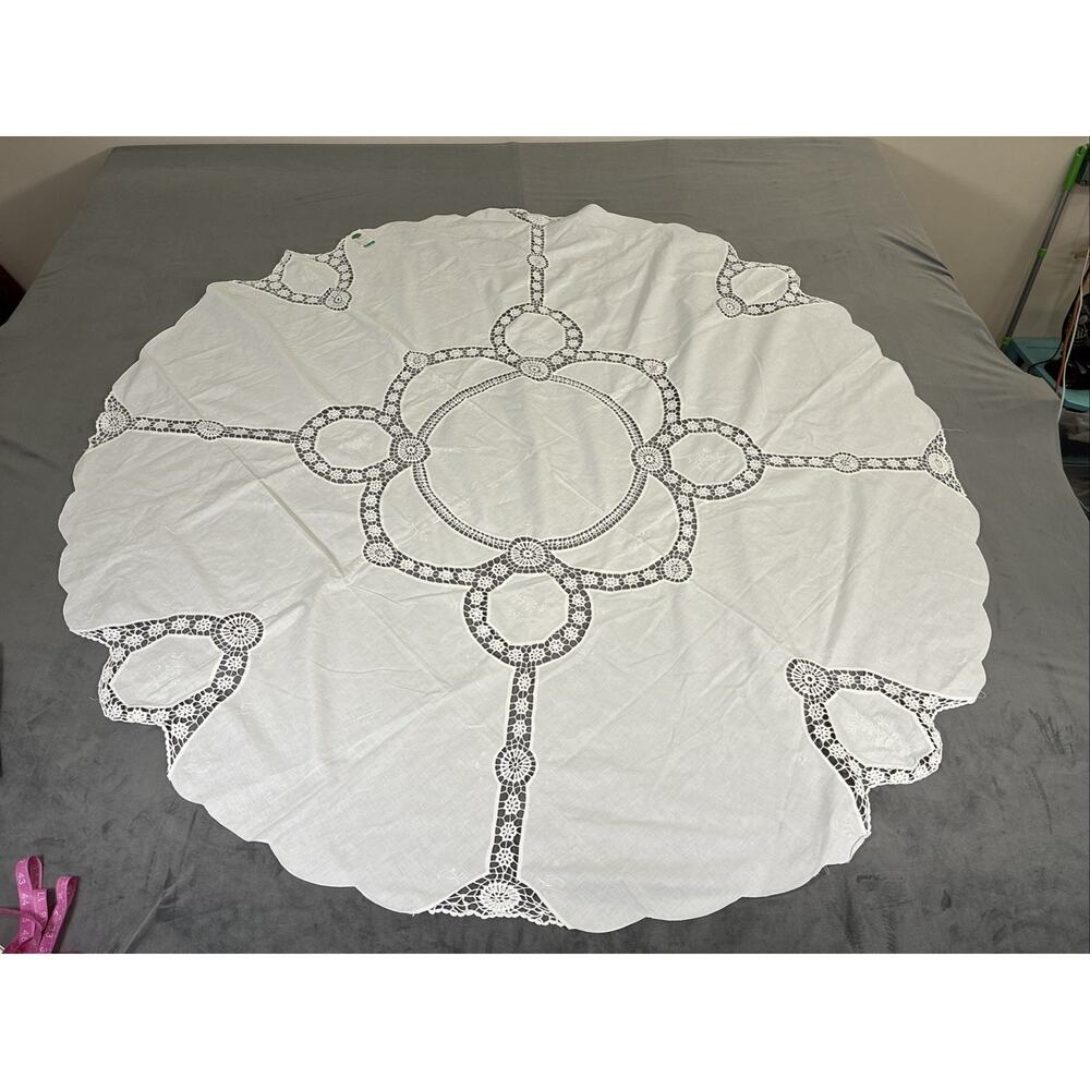 Vintage White Cotton Oval Tablecloth w/ Crochet Work 72x72” Very Clean Beautiful